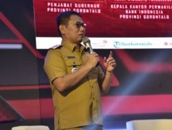 Penjabat Gubernur Hamka Hendra Noer saat membuka kejuaraan ESI Talk Piala Gubernur Gorontalo bertempat di gedung Belle li Mbui, Selasa (20/9/2022). Kejuaraan ini mempertandingkan empat cabang olahraga yakni mobile legend, free fire, PUBG dan efootball 2023. (Foto : Ist)