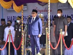 Penjabat Gubernur Hamka Hendra Noer saat memimpin upacara peringatan Hari Perhubungan Nasional (Harhubnas) tingkat Provinsi Gorontalo bertempat di halaman Museum Purbakala, Senin (19/9/2022). (Foto: Ist/Fikri)