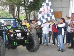 Anggota DPRD Kabupaten Gorontalo, Abdul Haris Engahu, saat menghadiri pelepasan peserta Racing Adventure Off Road. (Foto: Ist)