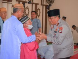 Kapolda Gorontalo Irjen Pol. Drs. Angesta Romano Yoyol saat bersilaturahmi di Kwandang. (Foto: Ist)