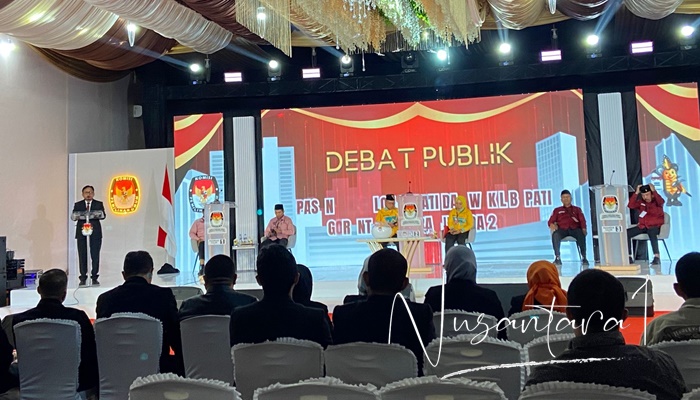 Ketua KPU Gorontalo Utara, Sofyan Jakfar saat membuka acara debat Pilkada yang berlangsung, Senin (28/10) malam. [foto:nusantara1]