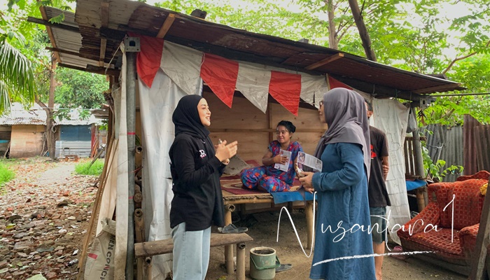 Calon Wakil Walikota Gorontalo , Ana Supriyana Abdul Hamid saat menemui warga. [foto:fikarbuntuan/nusantara1]