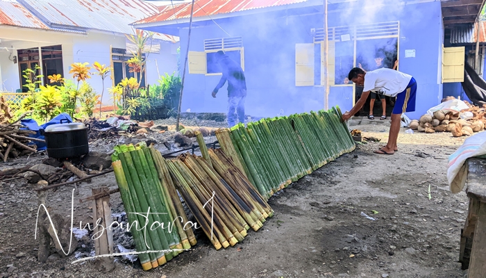 Nasi bulu yang dibakar warga desa huide kecamatan limboto barat. [foto:juna/nusantara1]