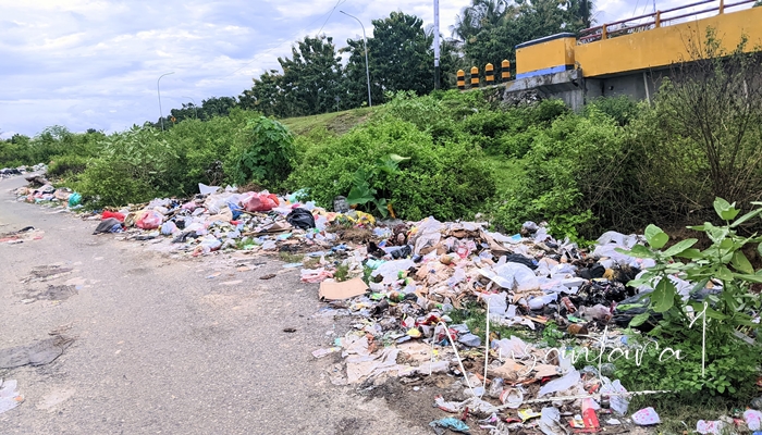 Sampah berserakan di kawasan GORR. [foto:juna/nusantara1]