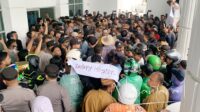 Aksi demonstrasi masyarakat penambang di depan Kantor DPRD Provinsi Gorontalo, Selasa 3 Juni 2025. [Foto: FikarBuntuan/Nusantara1]
