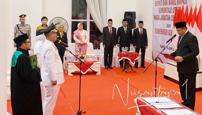 Pasangan Thariq Modanggu – Nurjana Hasan Yusuf saat dilantik sebagai bupati dan wakil bupati Gorontalo Utara, oleh Gubernur Gorontalo, Gusnar Ismail, Kamis 19 Juni 2025. [foto:zulfikar/nusantara1]