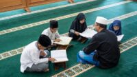 Ilustrasi. Honor guru ngaji dan imam di Kota Gorontalo belum dibayarkan. /ist