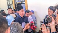 Hamim Pou memberi keterangan kepada wartawan usai divonis bebas oleh Pengadilan Tipikor Gorontalo. [foto:juna/nusantara1]