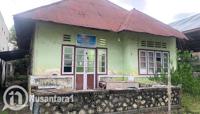 Kondisi sekretariat sekaligus asrama organisasi Ikatan Pelajar Mahasiswa Bone Pesisir (IPMBP) yang cukup memprihatinkan, Kamis 14 Agustus 20025. [foto:fikar/nusantara1]