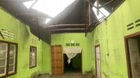Kondisi sekretariat sekaligus asrama organisasi Ikatan Pelajar Mahasiswa Bone Pesisir (IPMBP) yang cukup memprihatinkan, Kamis 14 Agustus 20025. [foto:fikar/nusantara1]