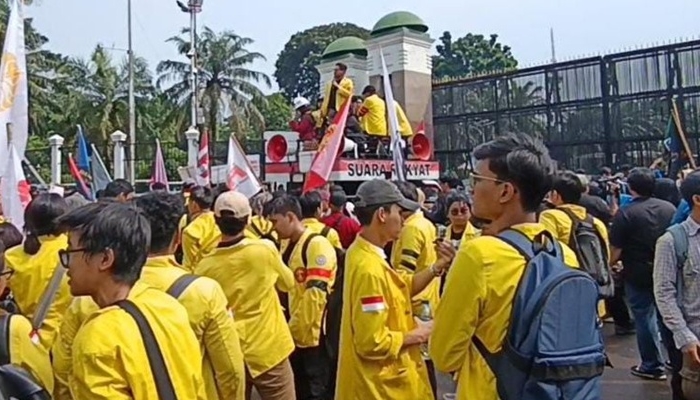 BEM UI menggelar aksi di depan Gedung DPR, Selasa 9 September 2025. [foto:ist/rmol]