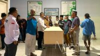 Suasana pelepasan jenazah Muhammad Jeksen ruang jenazah RS Aloei Saboe, Senin malam 22 September 2025. [foto:fikar/nusantara1]