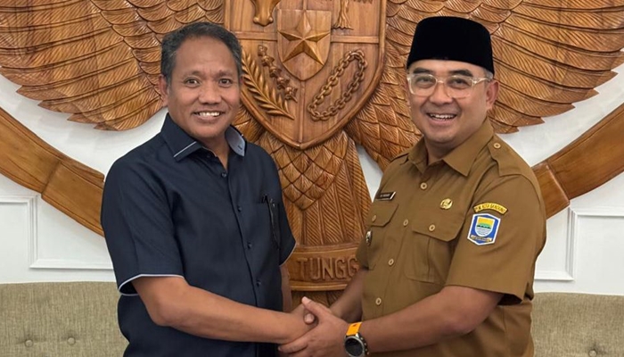 Wakil Ketua DPRD Provinsi Gorontalo, Ridwan Monoarfa (kiri) saat bersama Wali Kota Bandung, Mohammad Farhan. [foto:ist/humas setwan]