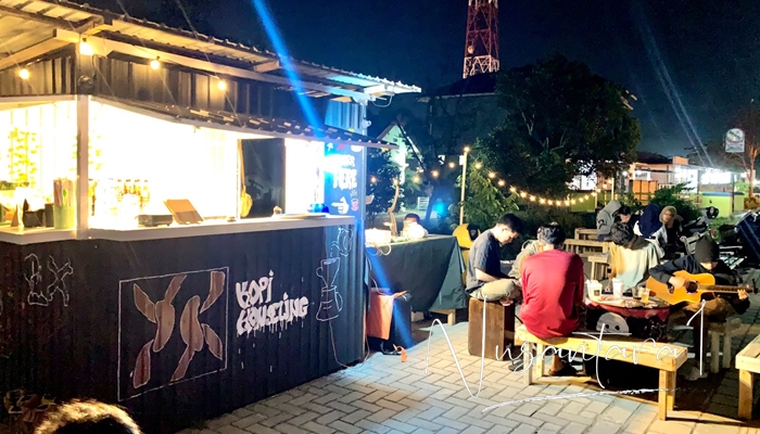 Suasana street coffee, Kopi Konseling yang berada di Jalan Tondano, Molosipat U, Kecamatan Sipatana, Kota Gorontalo, Sabtu malam, 13 September 2025. [foto: fikar/nusantara1]