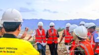 Anggota Pansus Pertambangan, Ghalib Lahidjun saat berkunjung ke lokasi pertambangan PT Pani Gold Project. [foto:juna/nusantara1]