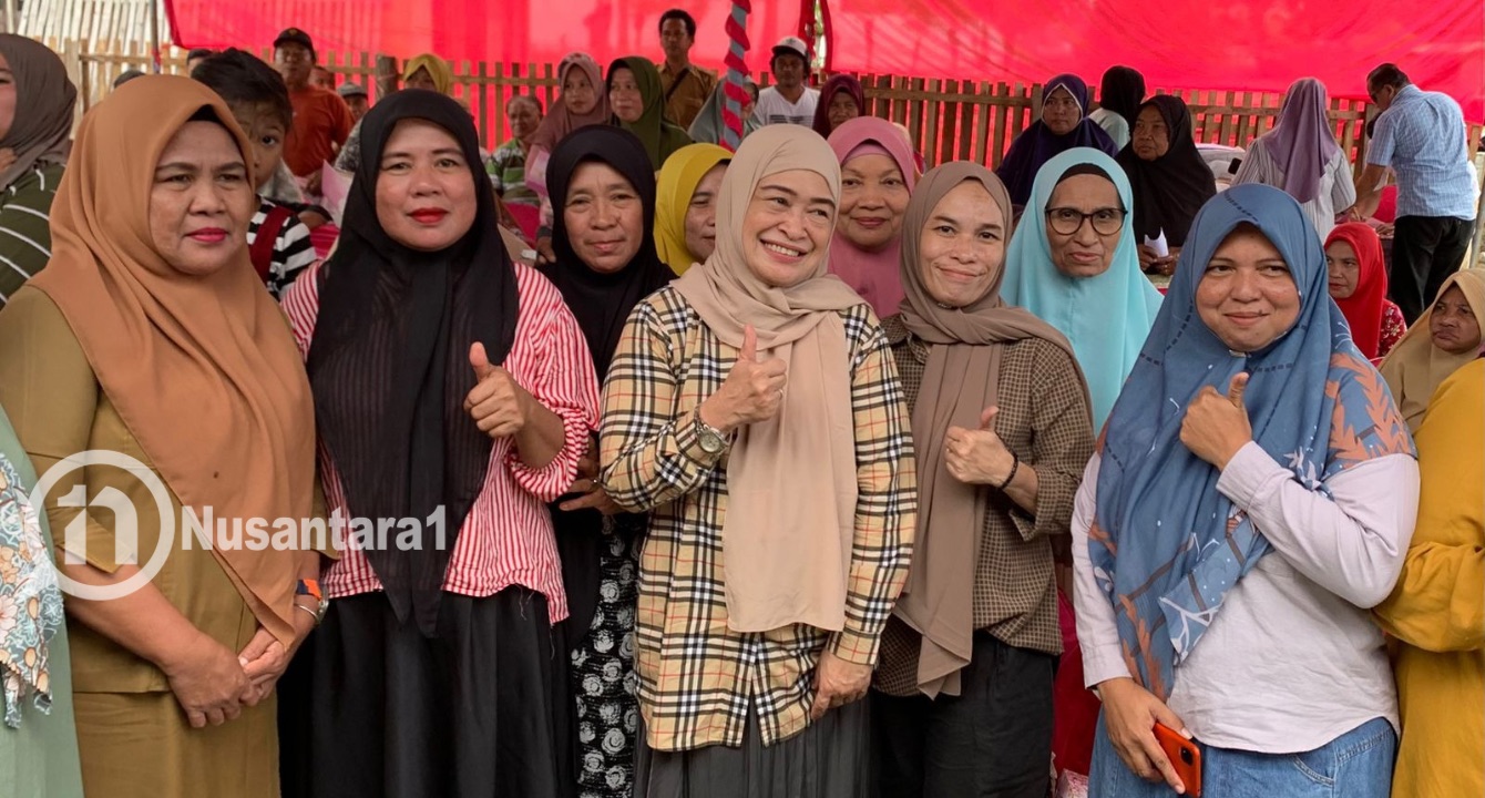 Anggota DPRD Provinsi Gorontalo, Loly Yunus saat melaksanakan reses di Kelurahan Oluhuta Utara, Kecamatan Kabila, Kabupaten Bone Bolango, Senin, 27 Oktober 2025. [foto: fikarbuntuan/nusantara1]