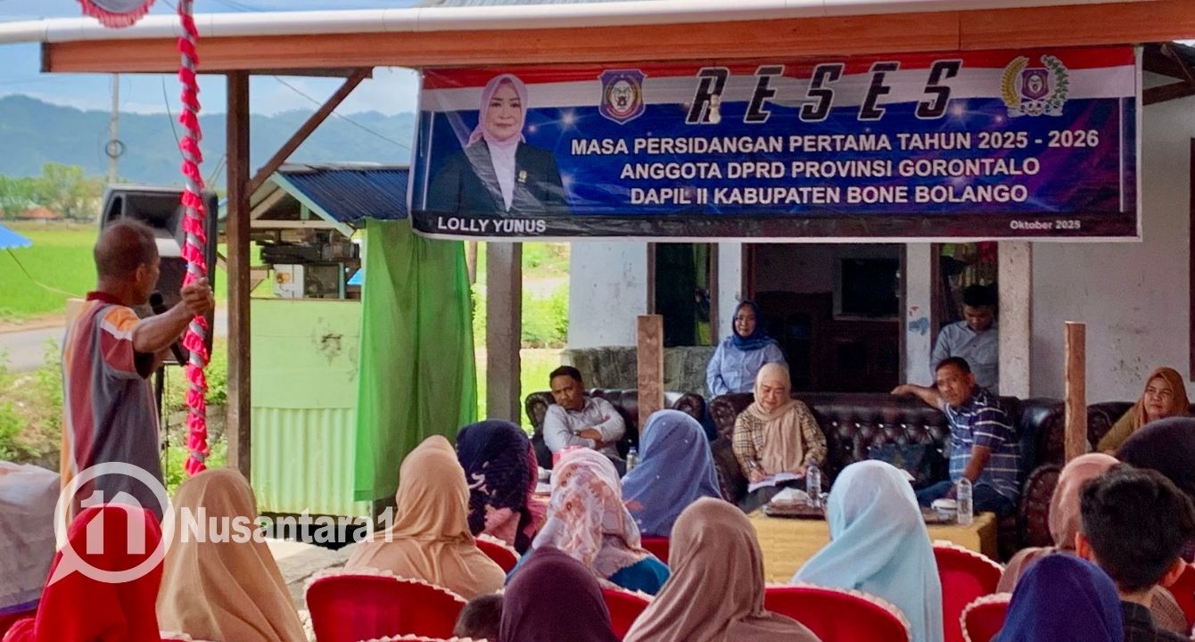 Anggota DPRD Provinsi Gorontalo, Loly Yunus saat melaksanakan reses di Kelurahan Oluhuta Utara, Kecamatan Kabila, Kabupaten Bone Bolango, Senin, 27 Oktober 2025. [foto: fikarbuntuan/nusantara1]