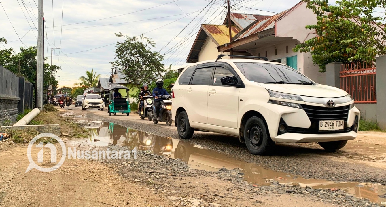 Kondisi Jalan Bali yang menjadi salah satu jalan alternatif penghubung Jln. Andalas dengan Jln. HB. Jasin Kota Gorontalo. Senin, 27 Oktober 2025. [foto: fikarbuntuan/nusantara1]