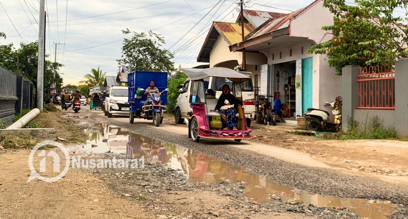 Kondisi Jalan Bali yang menjadi salah satu jalan alternatif penghubung Jln. Andalas dengan Jln. HB. Jasin Kota Gorontalo. Senin, 27 Oktober 2025. [foto: fikarbuntuan/nusantara1]