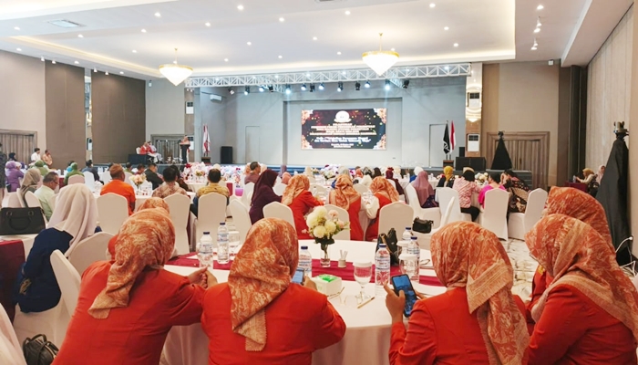 Seminar dan pelantikan Forum Penggerak Perempuan Bina Mandiri. [foto:ist/UMB]