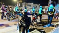 Polda Gorontalo bersama Satlantas Polresta Gorontalo Kota saat mengamankan dua motor yang terlibat balap liar di sekitaran Bundaran Saronde Kota Gorontalo, Ahad, 2 November 2025. [foto: fika/nusantara1]