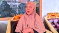 Risnawati Duto keluarga korban sesak napas yang meninggal. [foto:juna/nusantara1]