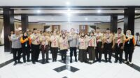 Foto bersama Kapolda Gorontalo Irjen Pol. Drs. Widodo dengan anggota Saka Bhayangkara. [foto:ist/humas]