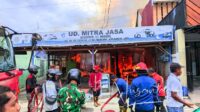 Kebakaran di Jalan Madura Kelurahan Dulalowo Kecamatan Kota Tengah Kota Gorontalo. [foto:juna/nusantara1]