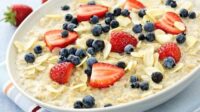 Ilustrasi. Jadikan oatmeal sebagai menu sarapan, salah satu kebiasaan pagi yang menurunkan kolesterol [foto:dok/alodokter]