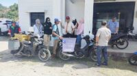 Komisi II DPRD Provinsi Gorontalo saat lakukan monitoring tentang pemanfaatan bantuan di Bone Bolango [foto:dok/humas]