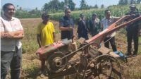 Komisi II DPRD Provinsi saat monitoring pemanfaatan bantuan Alsintan [foto:dok/humas]