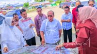 Walikota Gorontalo Adhan Dambea saat meninjau lokasi pembangunan kantor Walikota Baru. [foto:juna/nusantara1]
