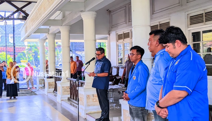 Wakil Wali Kota Gorontalo, Indra Gobel saat memberikan sambutan usai menerima bendera pusaka. [foto:juna/nusantara1]