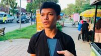 Seorang pedagang Muhamad Fahri Katjong saat diwawancarai awak media. [foto:juna/nusantara1]
