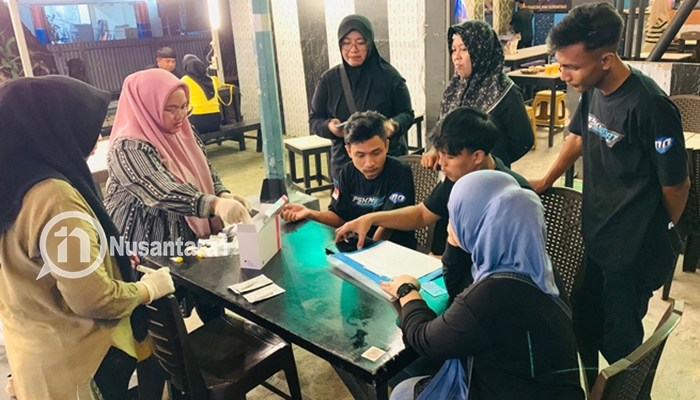 Dinkes Kabupaten Gorontalo lakukan tes HIV di Pasar Modern Limboto. [foto:juna/nusantara1]