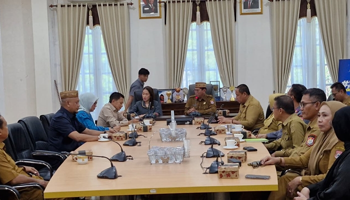 Anggota DPRD Provinsi Gorontalo dari Dapil II saat menemui Pemda Bone Bolang guna mengawali masa resesnya. [foto:dok]