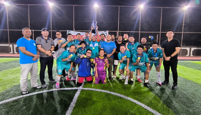 Tim Futsal Jurnalis Kota Gorontalo saat foto bersama usai penerimaan hadiah [foto:dok/panitia]