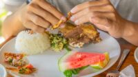 Ilustrasi. Cara mengatur porsi makan saat sahur dan berbuka puasa sangat berpengaruh daya tahan tubuh selama Ramadan [foto:dok/honest]