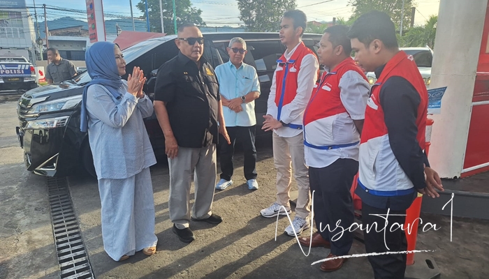 Anggota DPR RI, Rusli Habibie bersama Wakil Gubernur Gorontalo, Idah Syahidah saat melakukan kunjungan kerja pengawasan di SPBU Sudirman. [foto:dok/nusantara1]