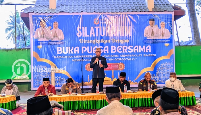 Bupati Gorontalo Sofyan Puhi saat sambutan menjelang Buka Puasa [foto:juna/nusantara1]