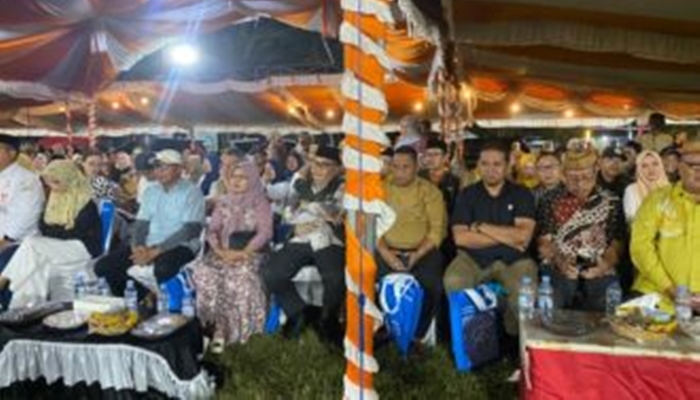 Pimpinan dan anggota DPRD Gorut saat mengikuti Motabi Kambungu Akbar di Desa Monano, Ahad 15 Februari 2026