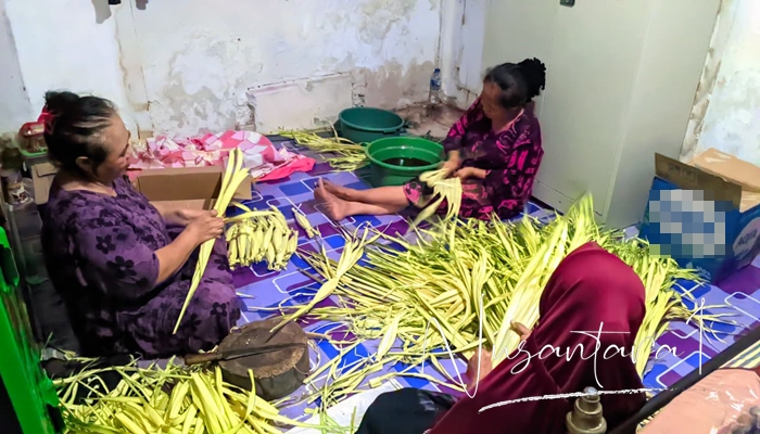 Warga Kalioso mulai produksi dodol jelang Lebaran Ketupat. [foto:juna/nusantara1]