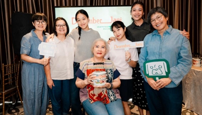 Pemeran dan tim produksi film Desember Jani [foto:dok/Palari Films/Poplicist]