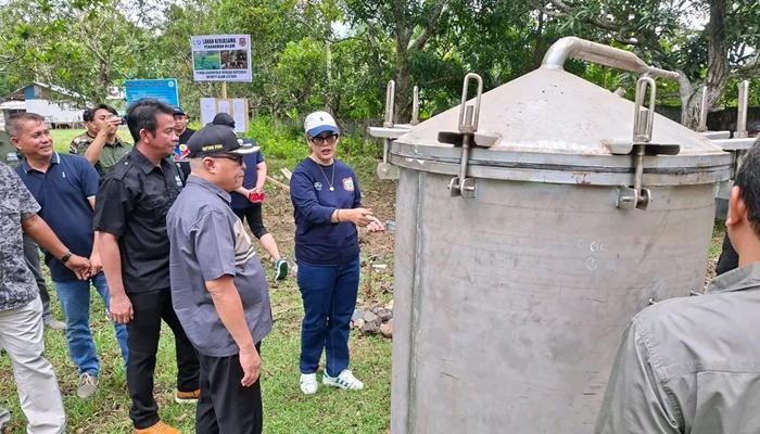 Bupati Gorontalo, Sofyan Puhi saat mengunjungi Taluhu Barakati, Senin 1 Juni 2026
