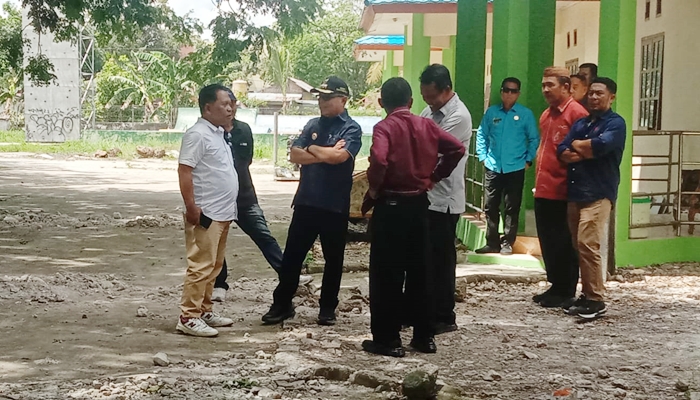 Bupati Gorontalo, Sofyan Puhi meninjau lokasi PENAS yang akan digelar pada pertengana JUni [foto:dok]