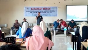 Ketua DPRD Zulfikar Usira bersama Anggota Dapil Telaga Cs melakukan reses Sosialisasi pencegahan HIV/AIDS di gedung PLUT Telaga. [foto:dok/humas]