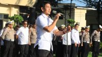 Direktur Reserse Narkoba Polda Gorontalo, Kombes Pol. Tulus Sinaga saat memimpin apel [foto:dok/humas]