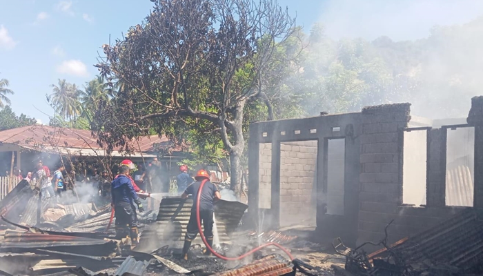 Rumah terbakar di Desa Pilohayanga, Kecamatan Telaga, Kabupaten Gorontalo. [foto:dok/ist]
