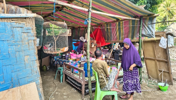 Rumah warga di Kelurahan Bulota Kecamatan Limboto pasca tertimpa pohon tumbang. [foto:juna/nusantara1]