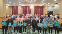 Penghargaan PROPER Biru diterima oleh perwakilan PLN Nusantara Power Unit Pembangkitan Gorontalo dalam kegiatan penyerahan di Grand Q Hotel Kota Gorontalo. [foto:dok/pln]